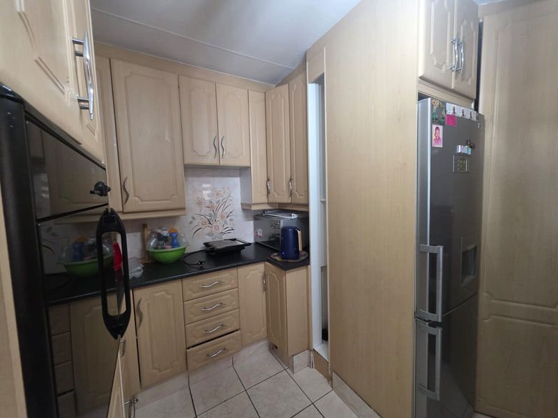 Spacious 4-Bedroom Family Home with All Utilities Included - Photo 7