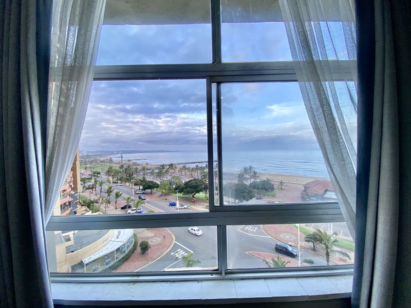 Prime Beachfront Investment – Fully Furnished Apartment with Strong Letting Potential - Photo 9