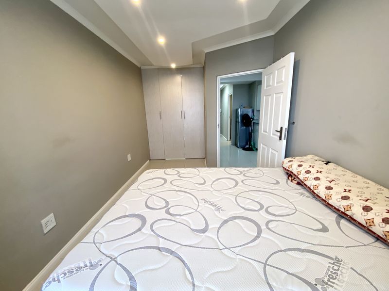 Prime Beachfront Investment – Fully Furnished Apartment with Strong Letting Potential - Photo 7