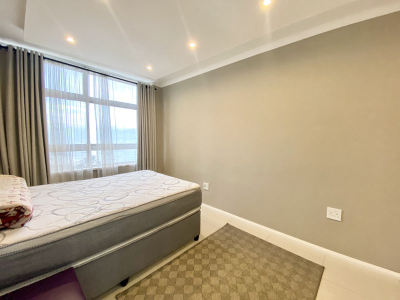 Prime Beachfront Investment – Fully Furnished Apartment with Strong Letting Potential - Photo 6