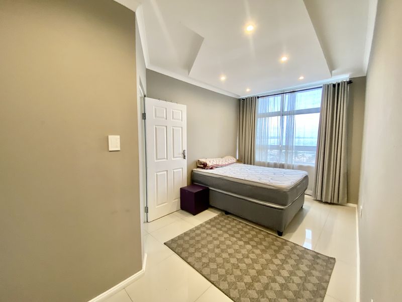 Prime Beachfront Investment – Fully Furnished Apartment with Strong Letting Potential - Photo 5