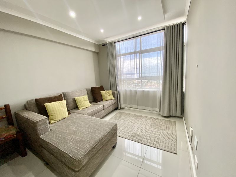 Prime Beachfront Investment – Fully Furnished Apartment with Strong Letting Potential - Photo 4