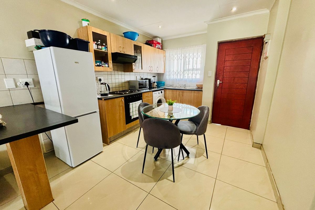 2 Bedroom Apartment in Ferndale – Priced at R649 000 - Photo 3
