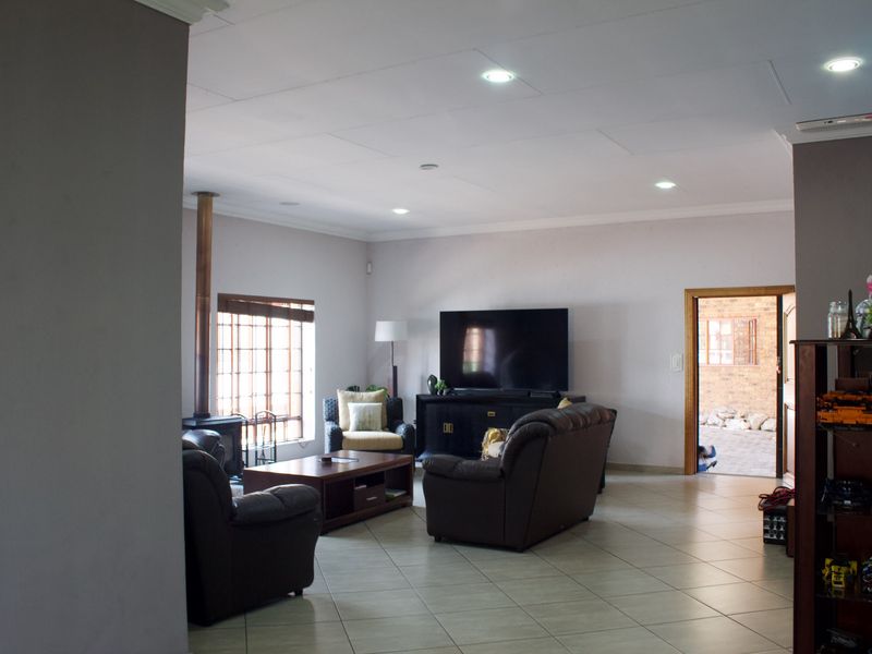 Modern 3 Bedroom house in Edleen - Photo 9