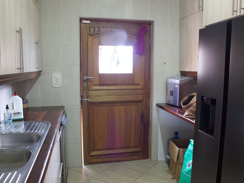 Modern 3 Bedroom house in Edleen - Photo 8