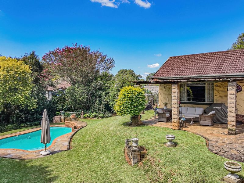 Charming Family Home with Garden, Pool & Great Potential – Prestbury - Photo 4