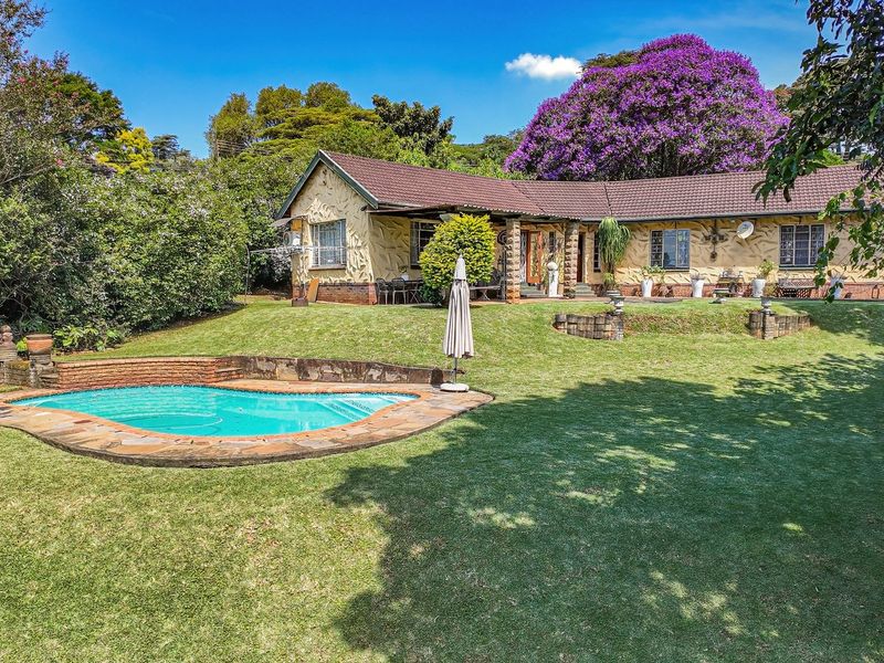 Charming Family Home with Garden, Pool & Great Potential – Prestbury - Photo 2