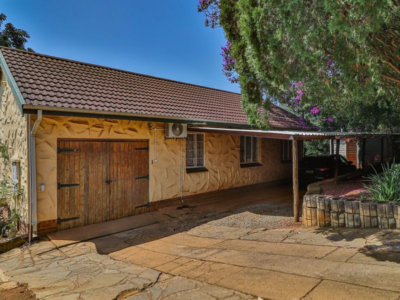 Charming Family Home with Garden, Pool & Great Potential – Prestbury - Photo 10