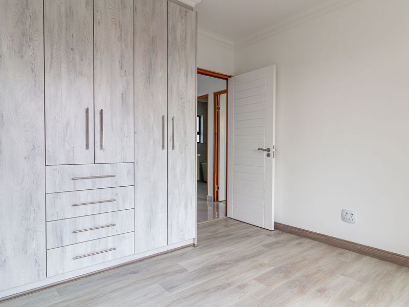 Exclusive Upmarket Stands - Photo 9