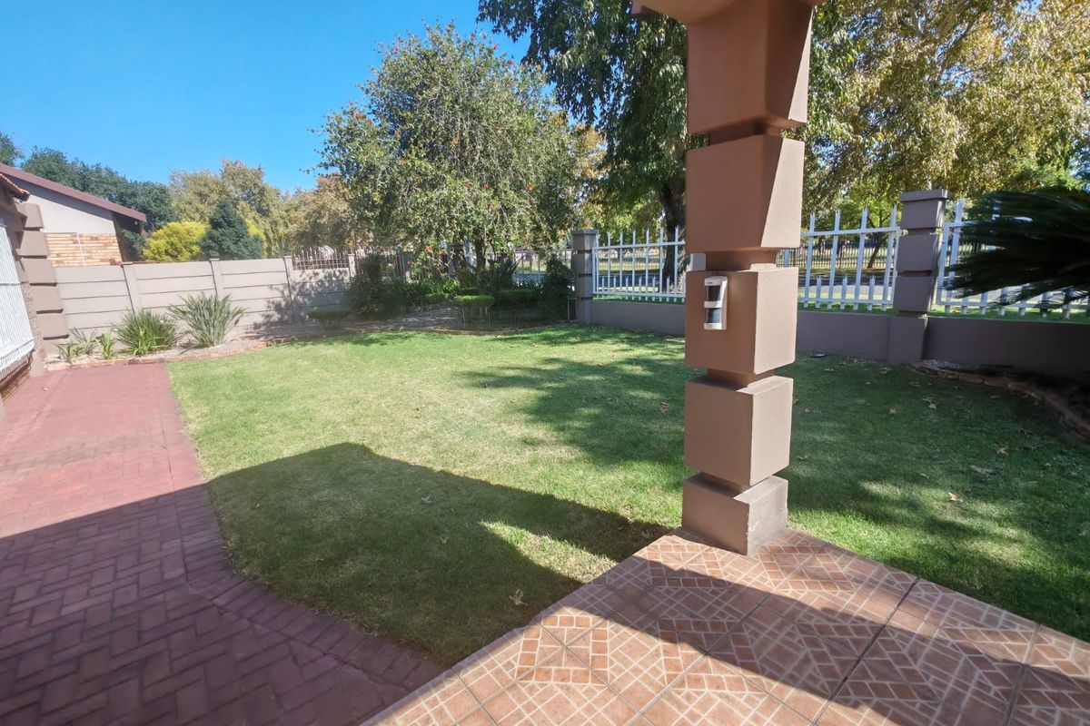 3 Bedroom House for Sale in Vaalpark - Photo 3