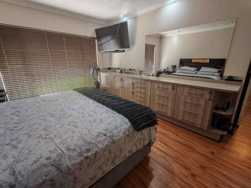 3 Bedroom House for Sale in Vaalpark - Photo 9