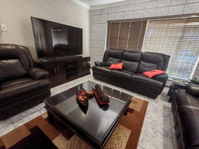 3 Bedroom House for Sale in Vaalpark - Photo 6