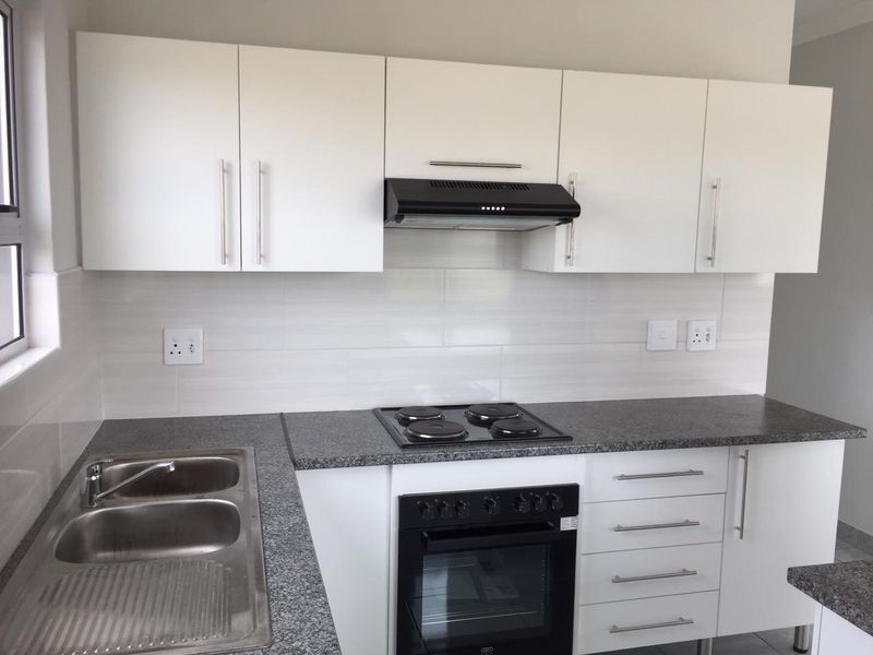 Modern Three Bedroom Townhouse in Secure Gonubie Complex - Photo 3