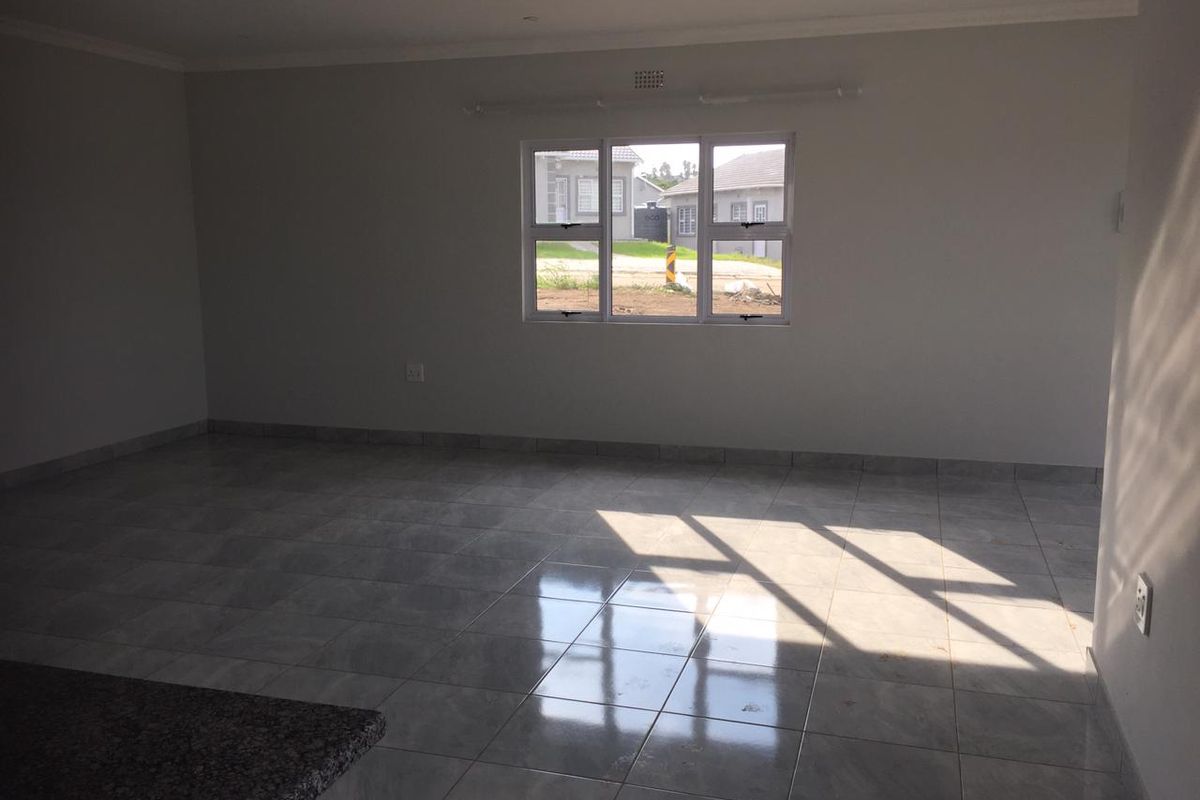 Modern Three Bedroom Townhouse in Secure Gonubie Complex - Photo 5