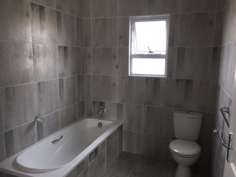 Modern Three Bedroom Townhouse in Secure Gonubie Complex - Photo 10
