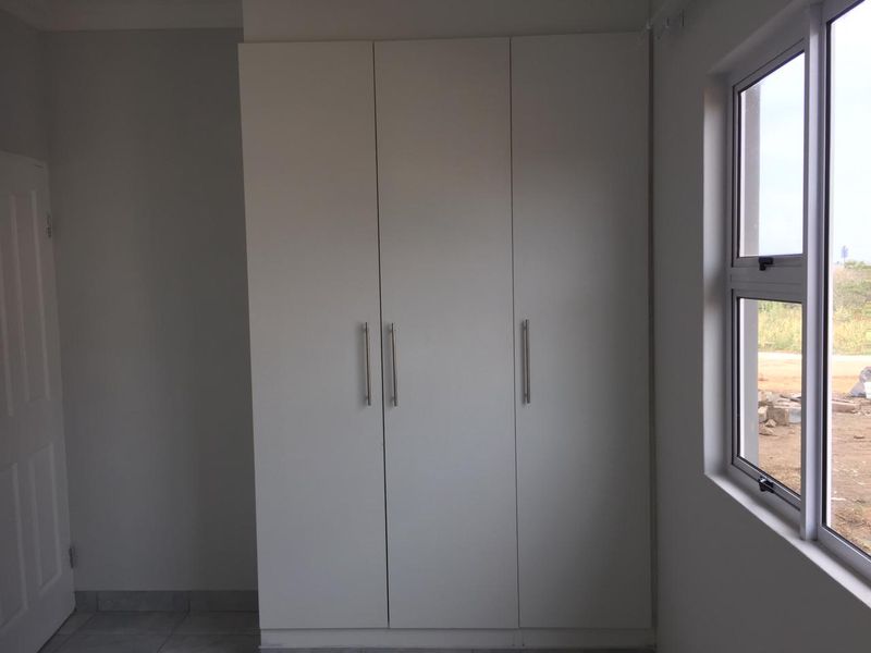 Modern Three Bedroom Townhouse in Secure Gonubie Complex - Photo 7