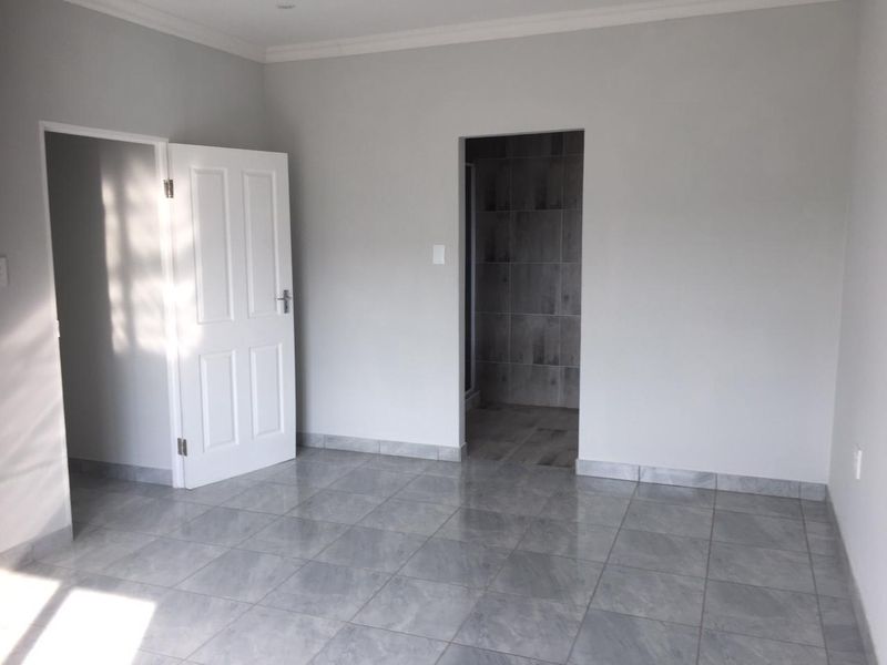Modern Three Bedroom Townhouse in Secure Gonubie Complex - Photo 8