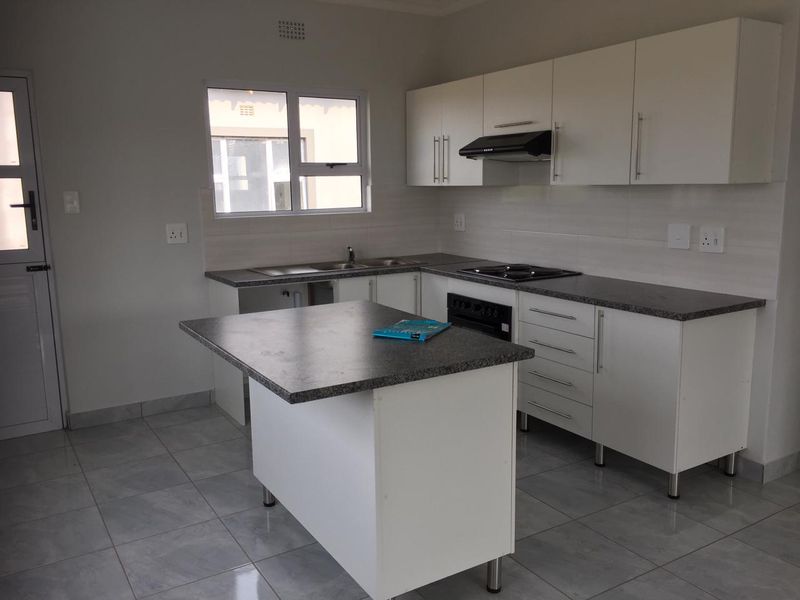 Modern Three Bedroom Townhouse in Secure Gonubie Complex - Photo 2