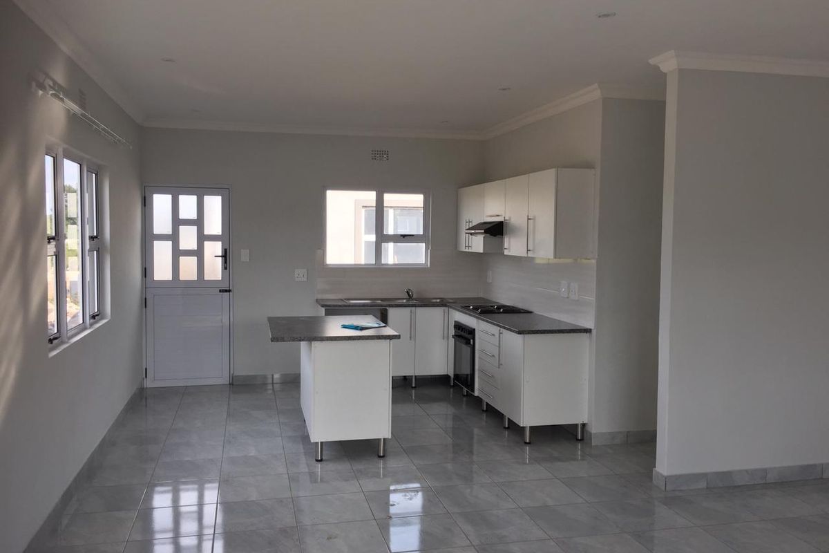 Modern Three Bedroom Townhouse in Secure Gonubie Complex - Photo 4
