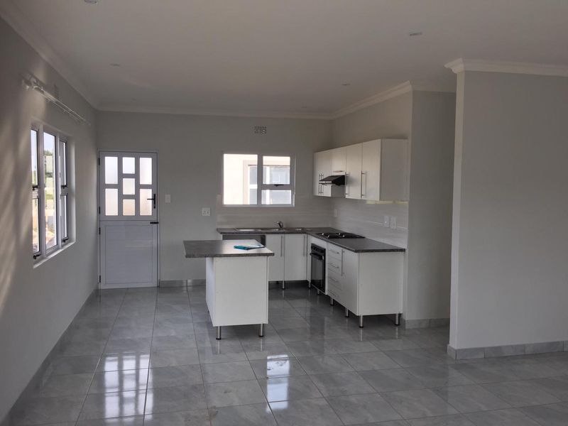 Modern Three Bedroom Townhouse in Secure Gonubie Complex - Photo 4