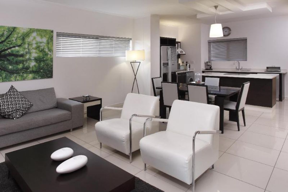 Set in the heart of Sandton, this stylish apartment blends modern comfort and convenience. - Photo 5