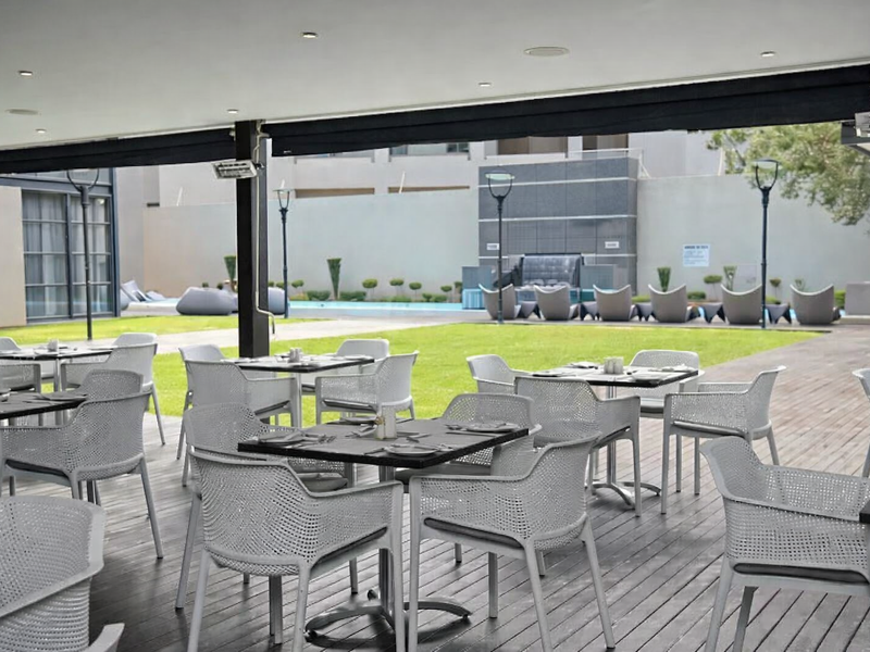 Set in the heart of Sandton, this stylish apartment blends modern comfort and convenience. - Photo 10