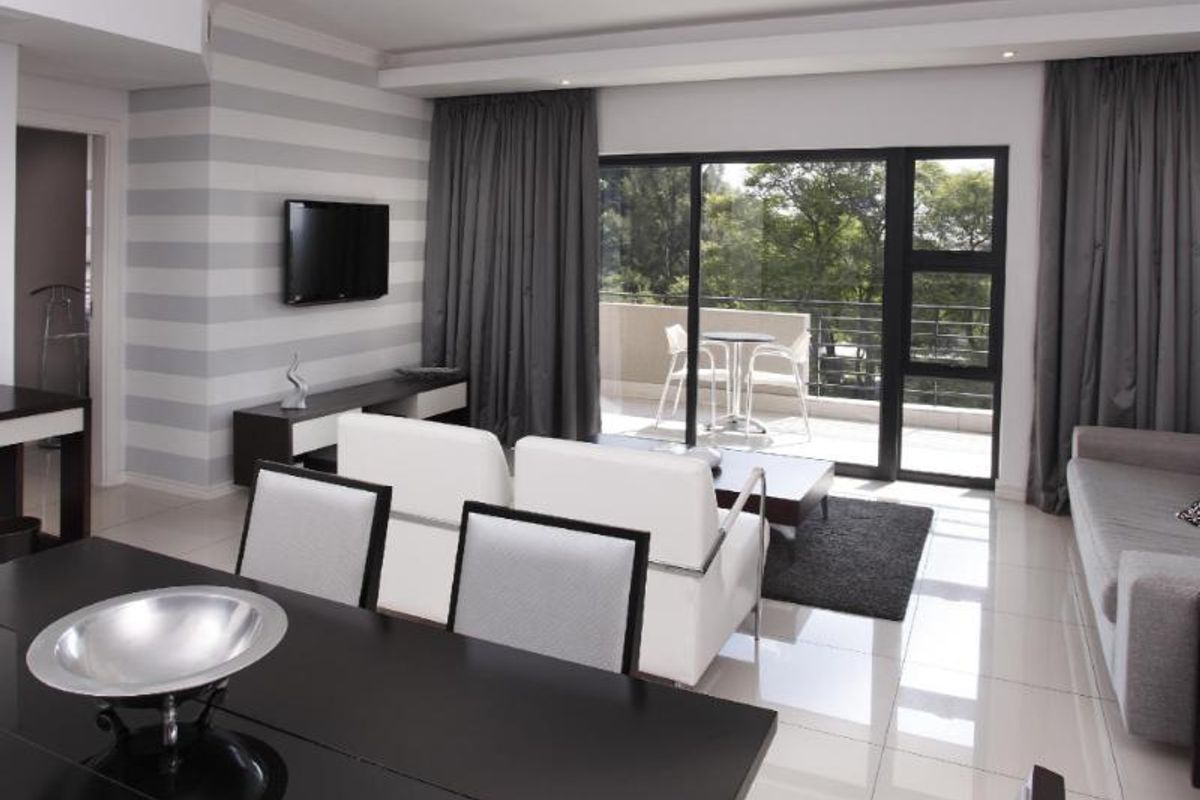 Set in the heart of Sandton, this stylish apartment blends modern comfort and convenience. - Photo 4