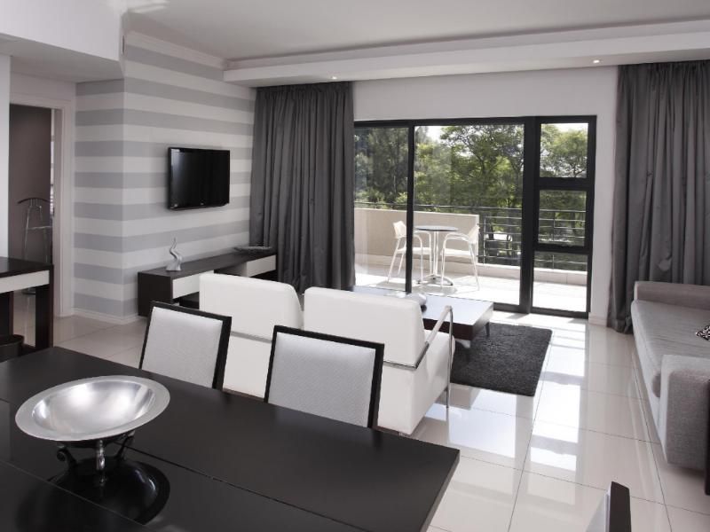 Set in the heart of Sandton, this stylish apartment blends modern comfort and convenience. - Photo 4