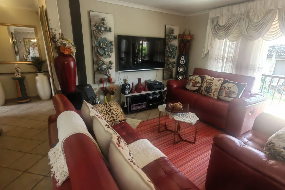 Beautiful newly renovated 3 bed with flatlet - Photo 5