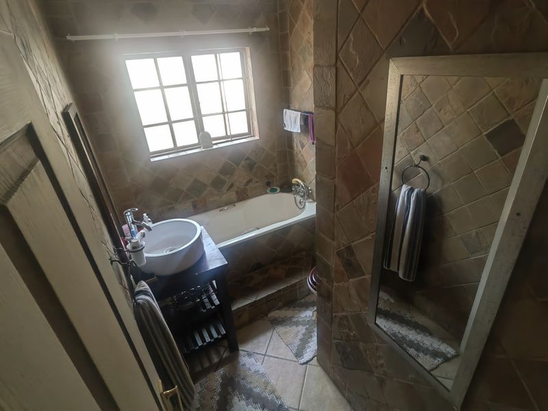 Beautiful newly renovated 3 bed with flatlet - Photo 7