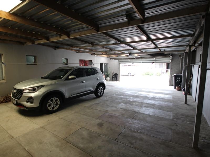 Secure 3 Bedroom Home - Photo 6