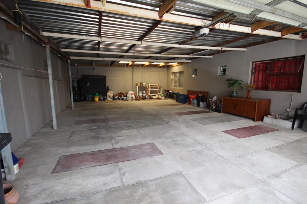 Secure 3 Bedroom Home - Photo 5