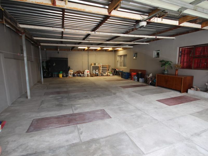 Secure 3 Bedroom Home - Photo 5