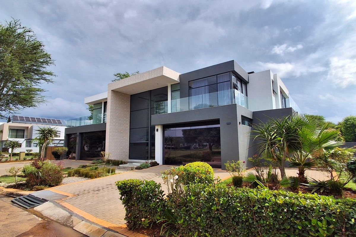 Stunning 6-bedroom home for sale in The Islands Estates, Hartbeespoort—luxury living awaits! - Photo 3