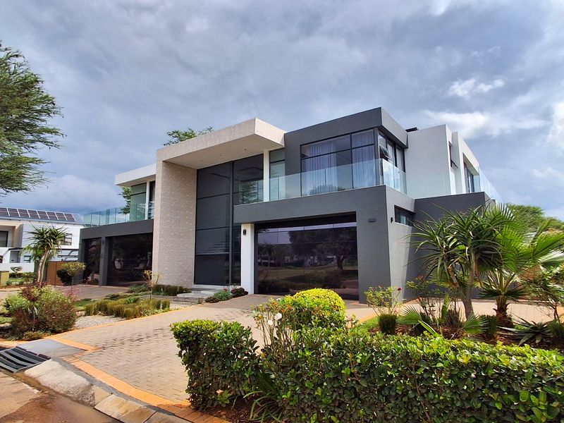 Stunning 6-bedroom home for sale in The Islands Estates, Hartbeespoort—luxury living awaits! - Photo 3