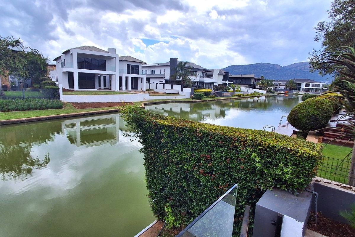 Stunning 6-bedroom home for sale in The Islands Estates, Hartbeespoort—luxury living awaits! - Photo 4