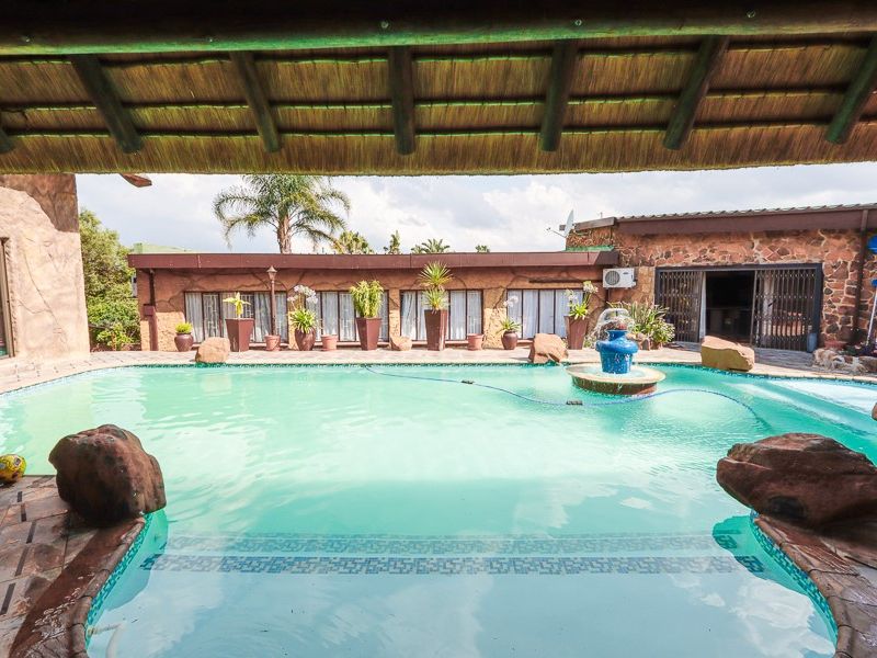 4 Bedroom Signal Hill property going to auction - Photo 3