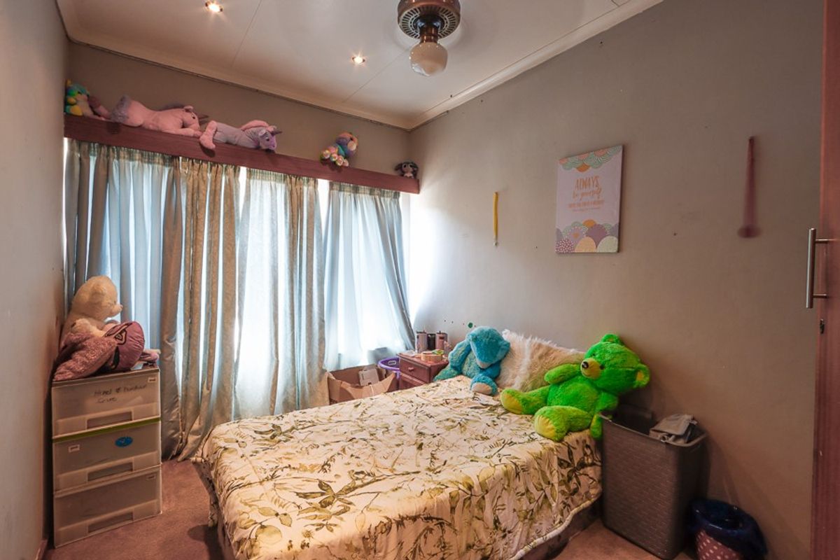 4 Bedroom Signal Hill property going to auction - Photo 5