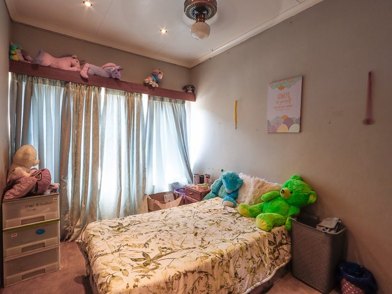 4 Bedroom Signal Hill property going to auction - Photo 5