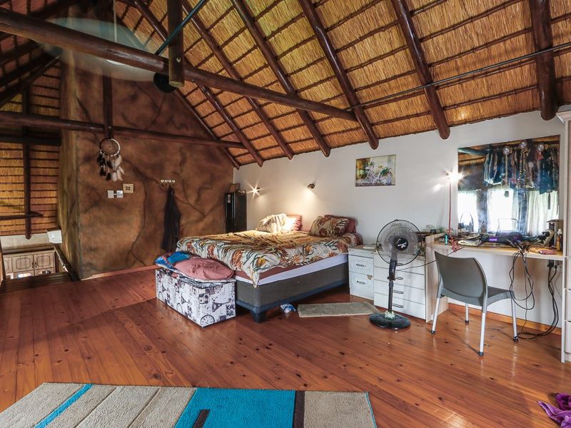 4 Bedroom Signal Hill property going to auction - Photo 10