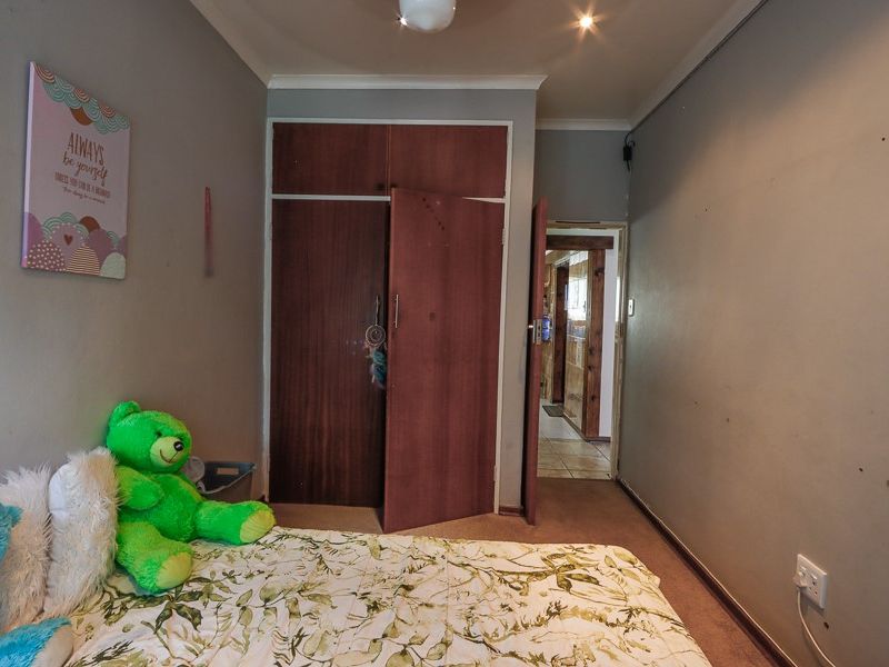 4 Bedroom Signal Hill property going to auction - Photo 6