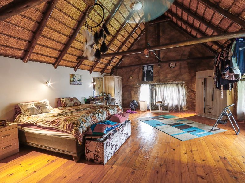 4 Bedroom Signal Hill property going to auction - Photo 9