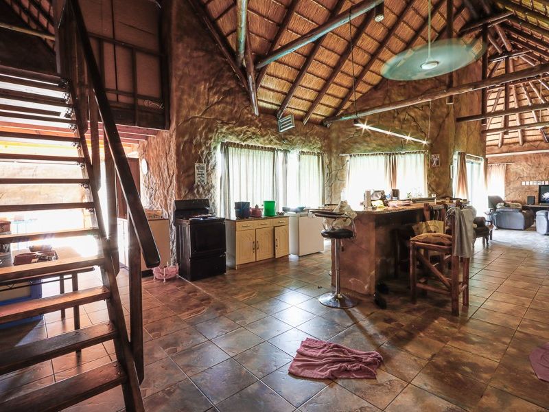 4 Bedroom Signal Hill property going to auction - Photo 8