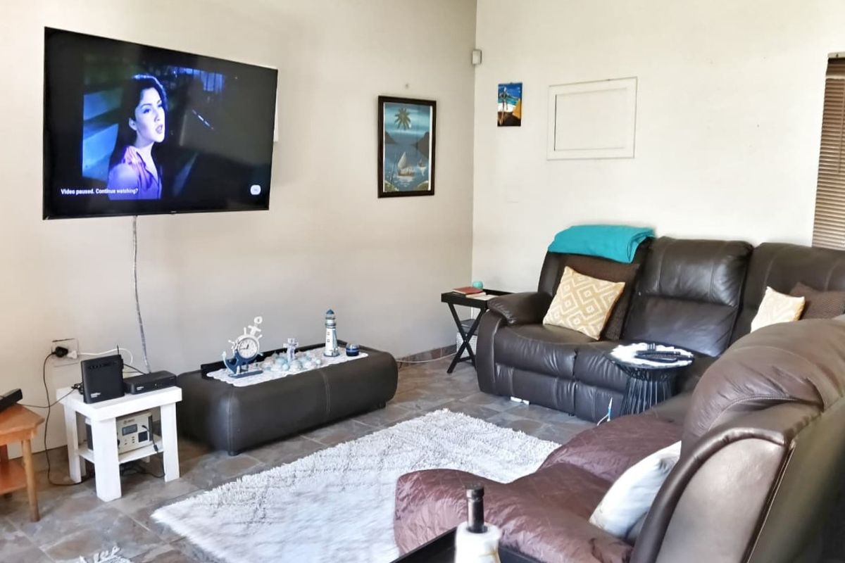 Modern Pet-Friendly Duplex in the Heart of Meerensee - Photo 3