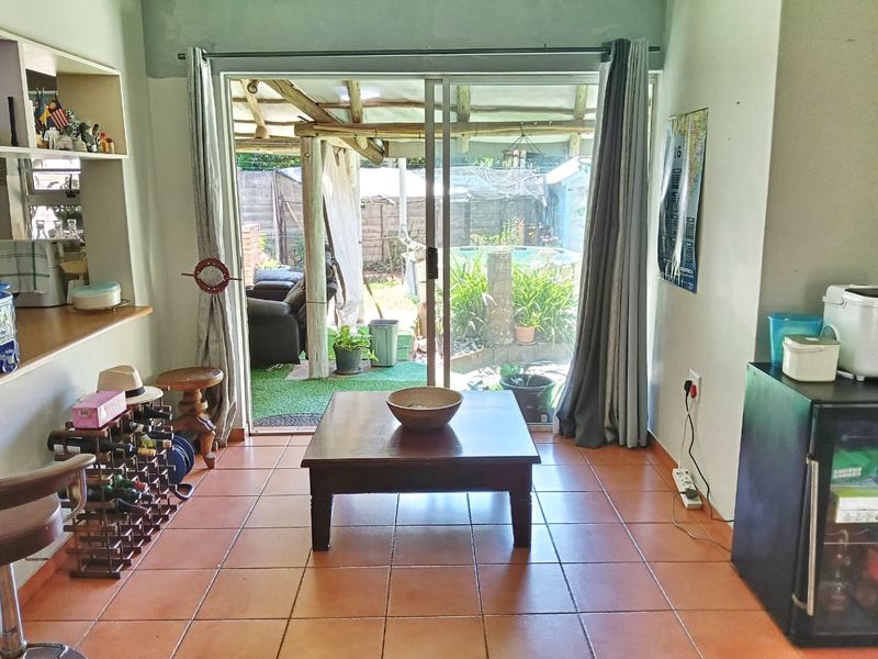 Modern Pet-Friendly Duplex in the Heart of Meerensee - Photo 9