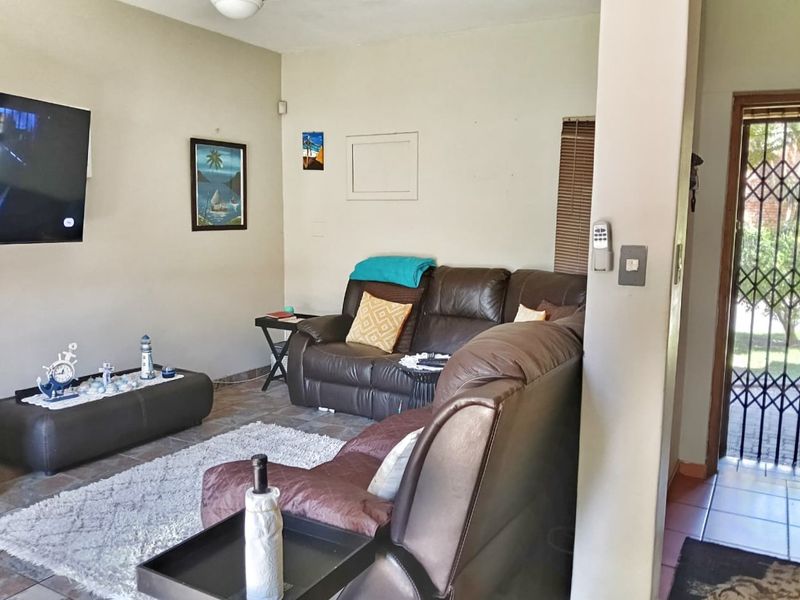 Modern Pet-Friendly Duplex in the Heart of Meerensee - Photo 6
