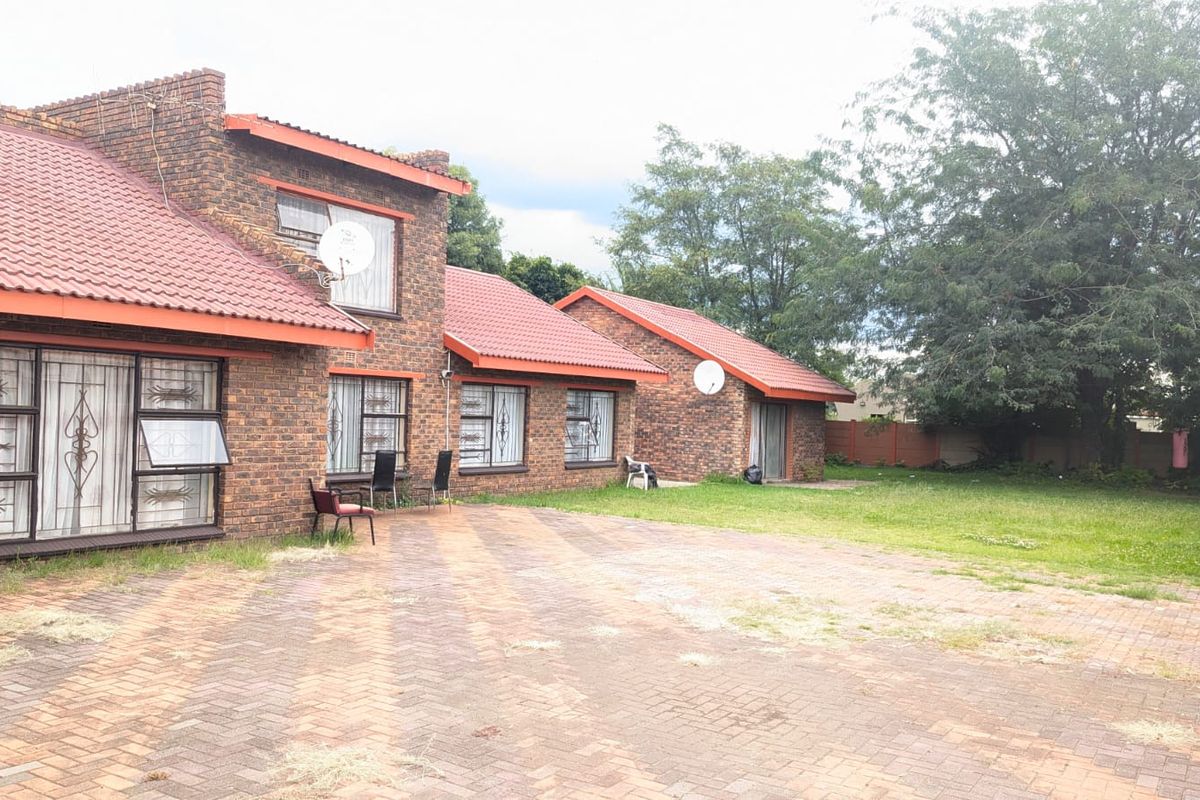 Freehold Rental Monthly In Vereeniging - Photo 2