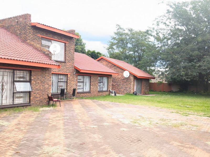 Freehold Rental Monthly In Vereeniging - Photo 2