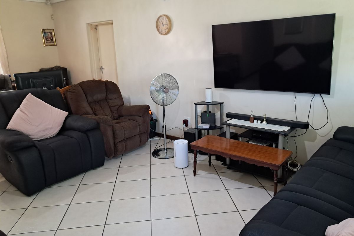 Modern Family Living in Sought-After Hayfields with Pool & Entertainment Area - Photo 5