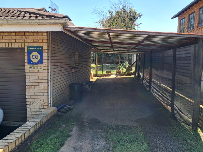 Modern Family Living in Sought-After Hayfields with Pool & Entertainment Area - Photo 3